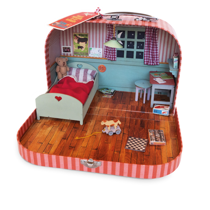Deluxe Suitcase Set To Go: BEDROOM